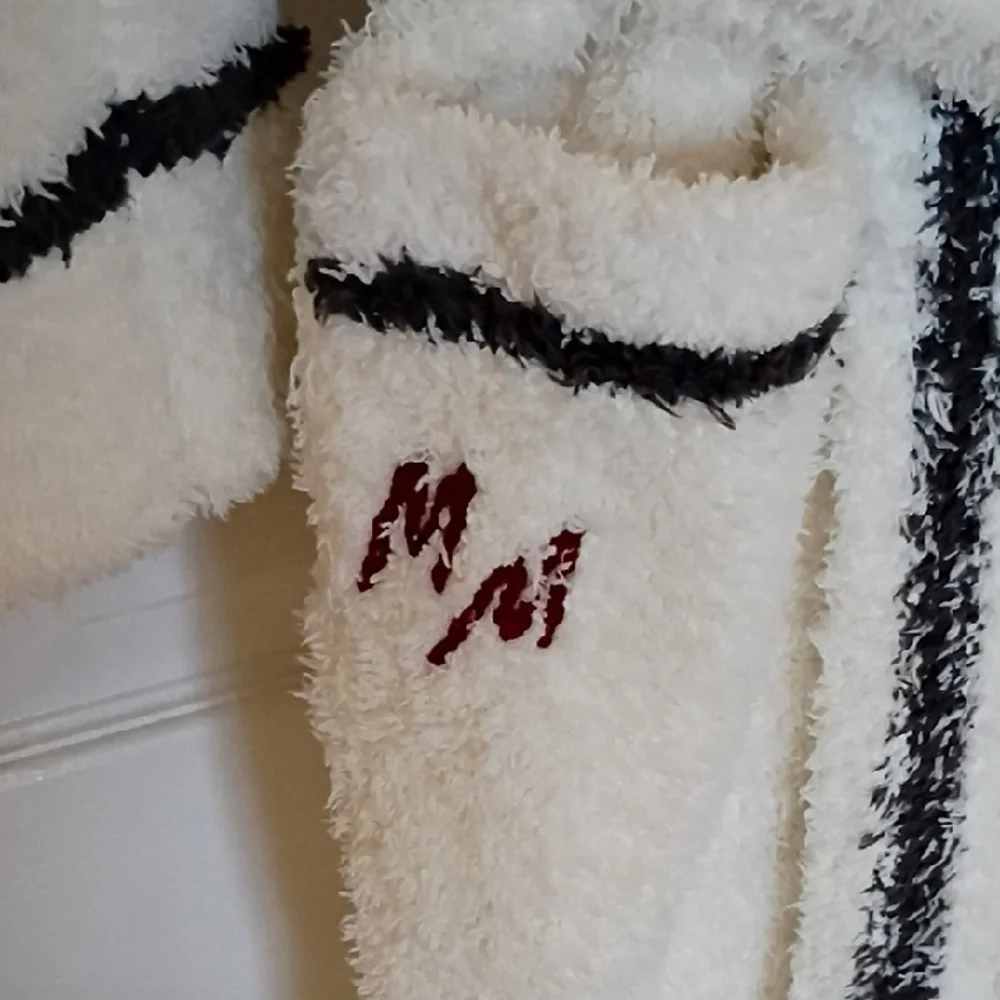 Barefoot Dreams Cream Robe with Black Silhouette - Picture 5 of 10